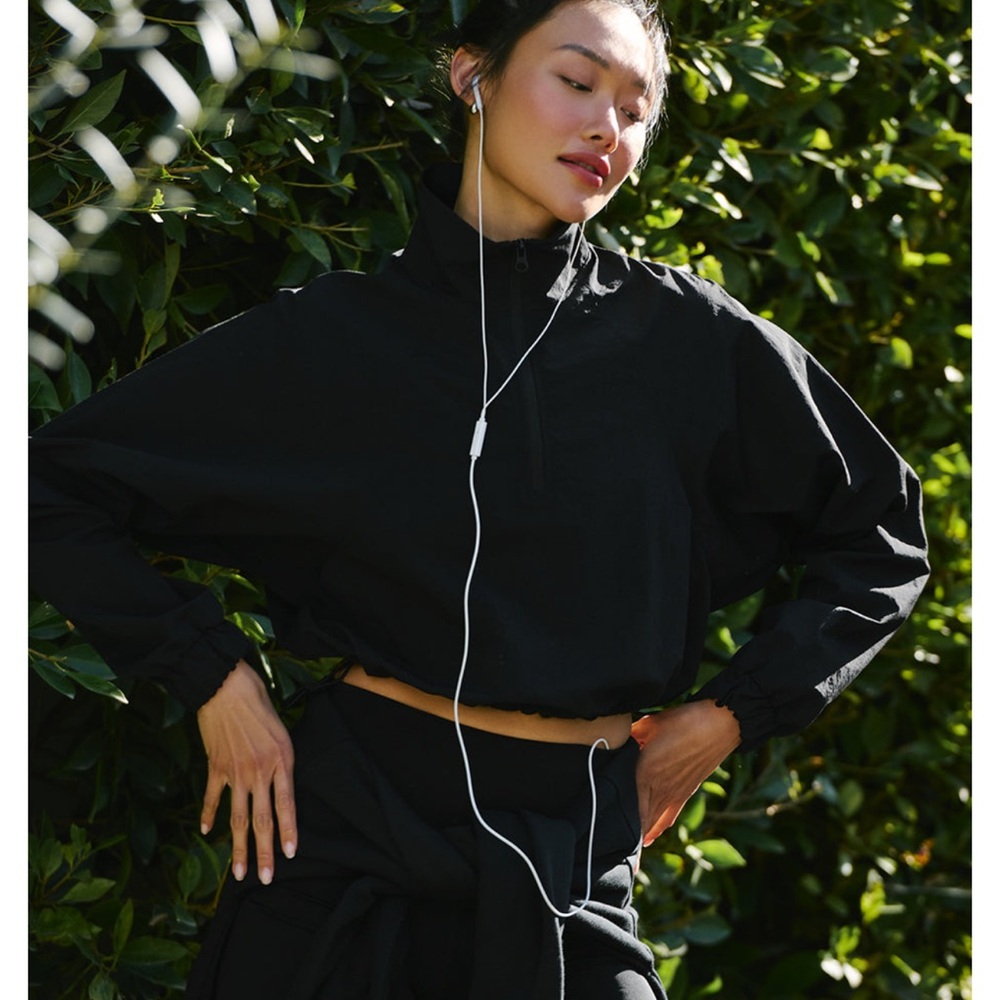 Cropped 1/4 zip alumni pullover